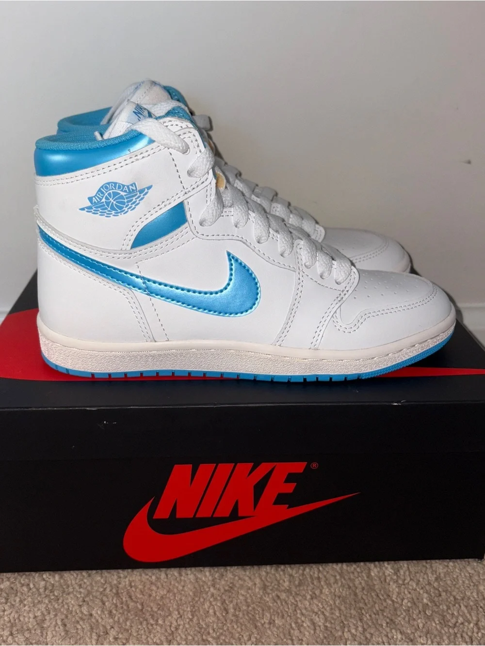Air Jordan 1 High ’85 “UNC Metallic” PE Women’s BB Team Exclusive - SIZE 6